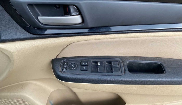 2018 Honda Amaze 1.2L I-VTEC S, CNG, Manual, 86,038 km, Driver Side Door Panels Control