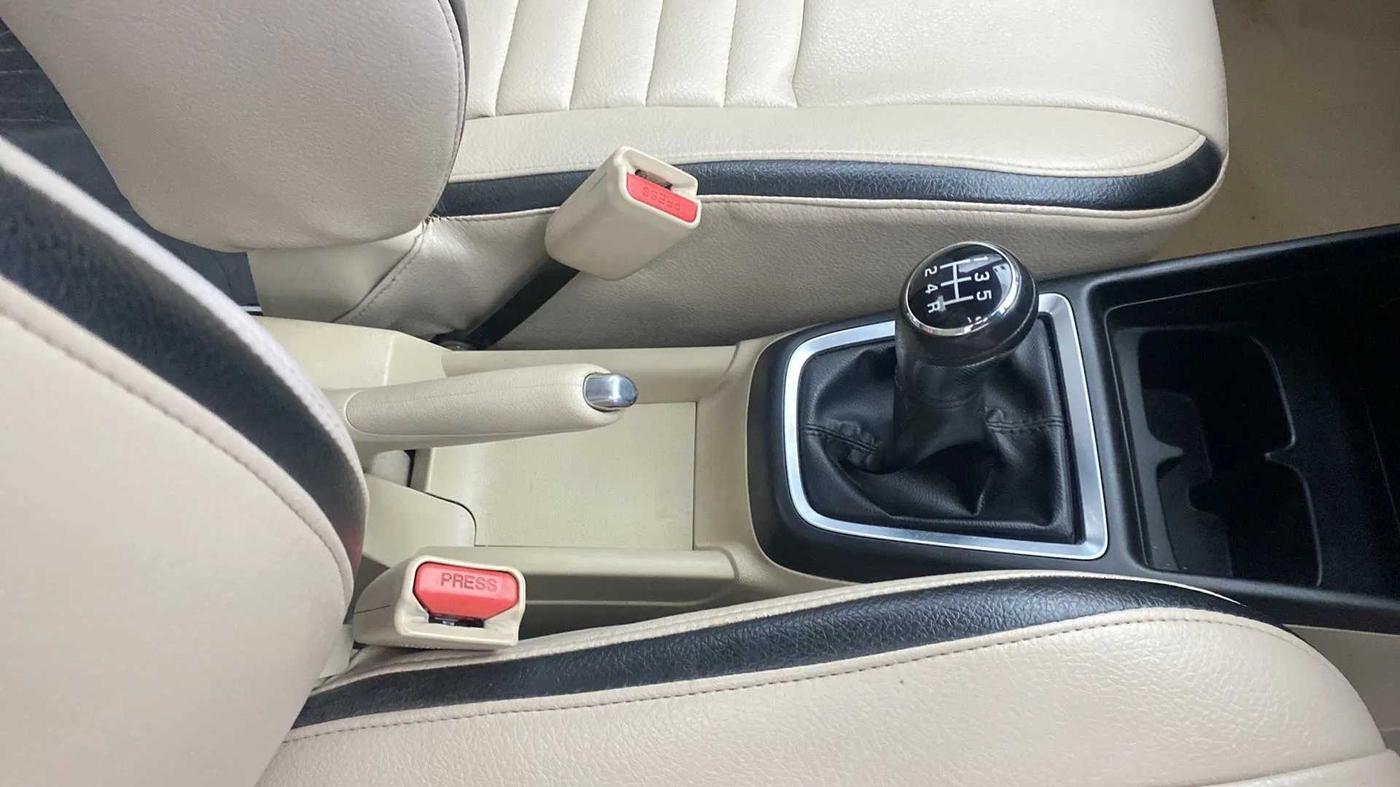 2017 Maruti Dzire VXI, Petrol, Manual, 35,892 km, Gear Lever