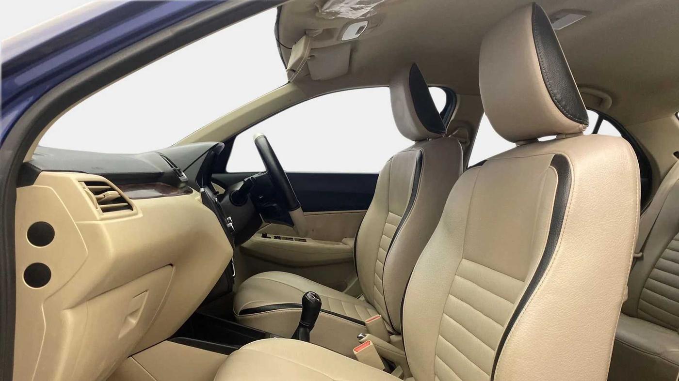 2017 Maruti Dzire VXI, Petrol, Manual, 35,892 km, Right Side Front Door Cabin