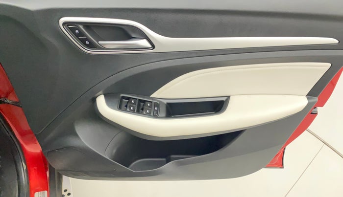 2022 MG ASTOR SAVVY 1.5 CVT, Petrol, Automatic, 13,163 km, Driver Side Door Panels Control