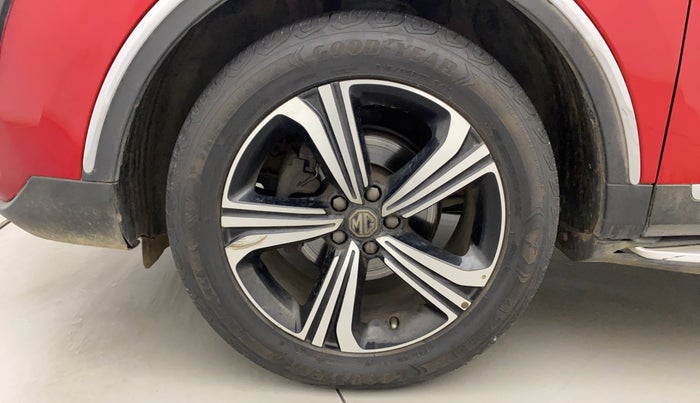 2022 MG ASTOR SAVVY 1.5 CVT, Petrol, Automatic, 13,163 km, Left Front Wheel