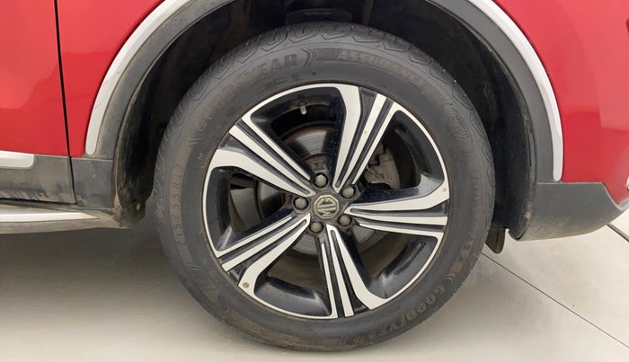 2022 MG ASTOR SAVVY 1.5 CVT, Petrol, Automatic, 13,163 km, Right Front Wheel