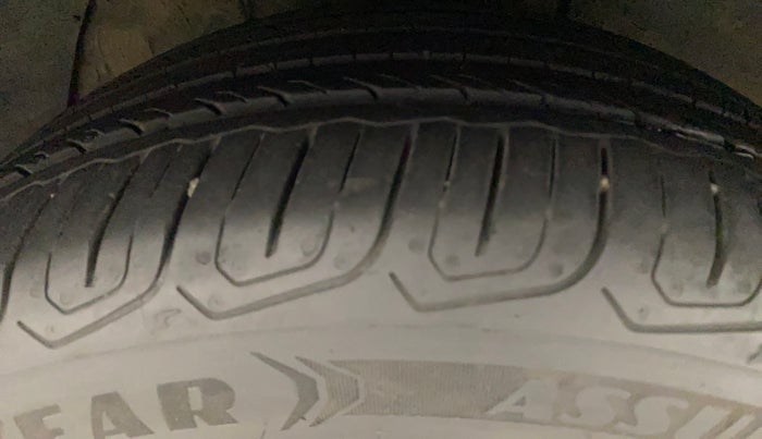 2022 MG ASTOR SAVVY 1.5 CVT, Petrol, Automatic, 13,163 km, Right Front Tyre Tread