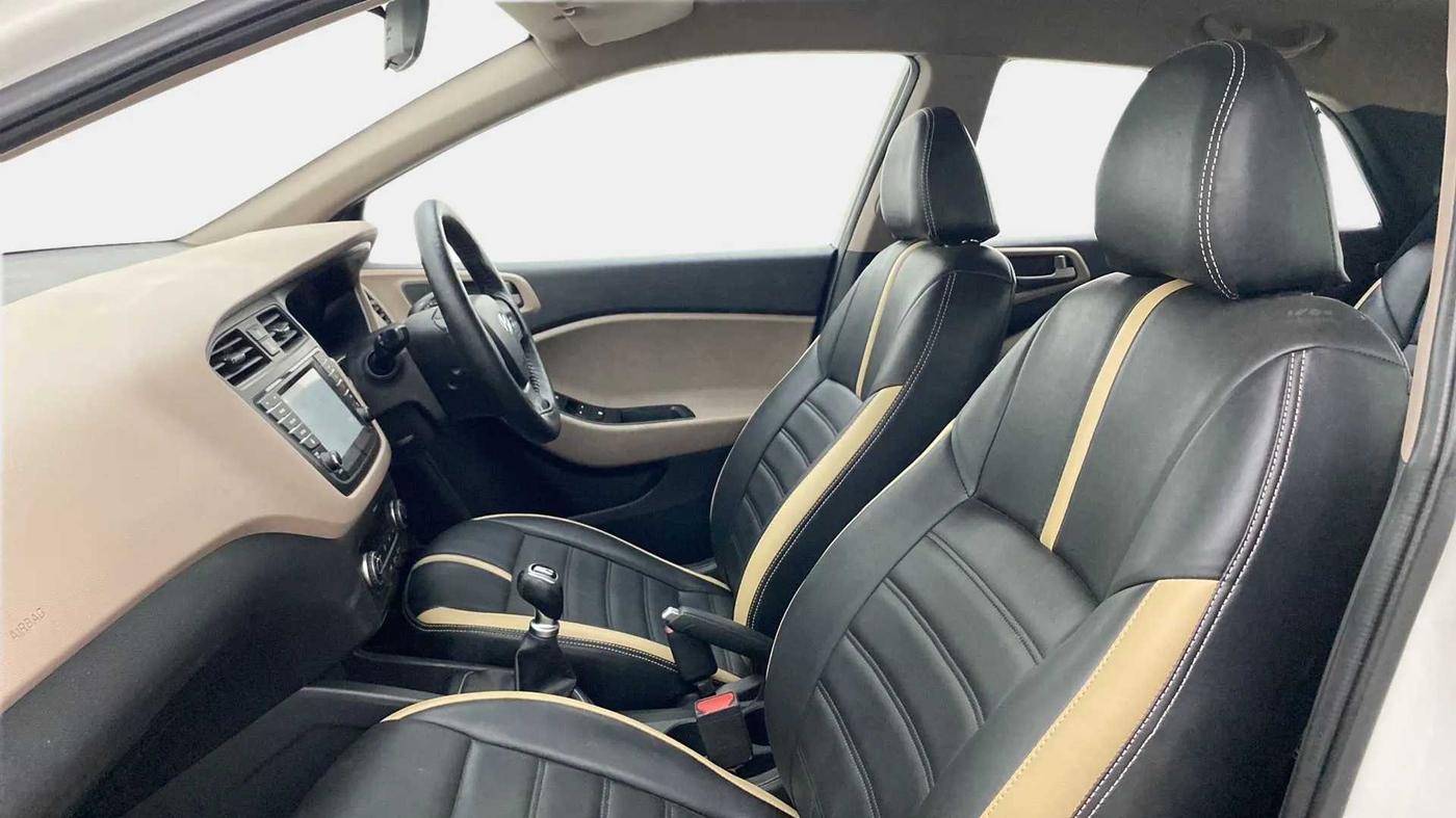 2018 Hyundai Elite i20 ASTA 1.2 (O), CNG, Manual, 35,000 km, Right Side Front Door Cabin
