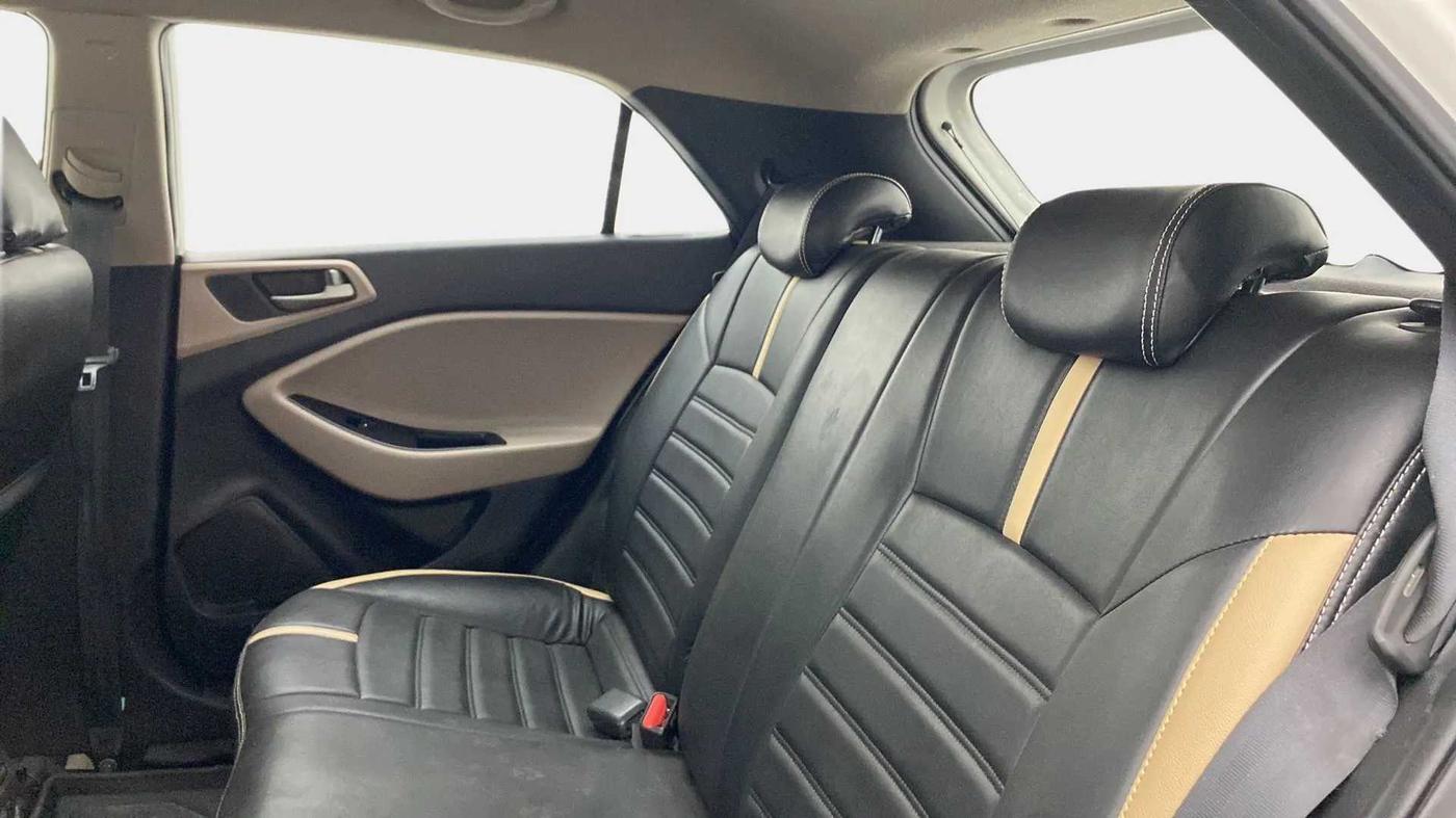 2018 Hyundai Elite i20 ASTA 1.2 (O), CNG, Manual, 35,000 km, Right Side Rear Door Cabin