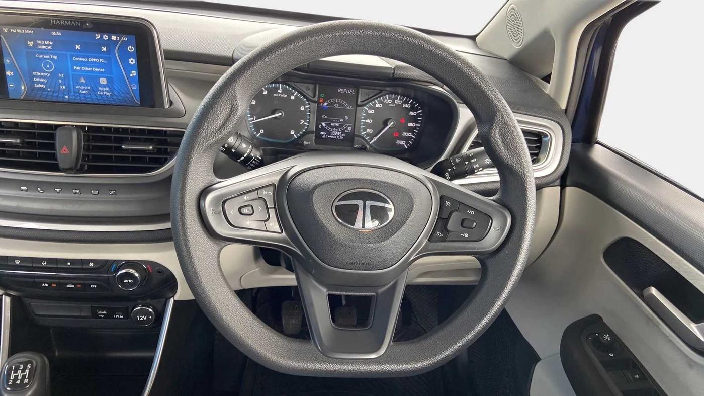 2024 Tata ALTROZ XZ PETROL, Petrol, Manual, 10,222 km, Steering Wheel Close Up