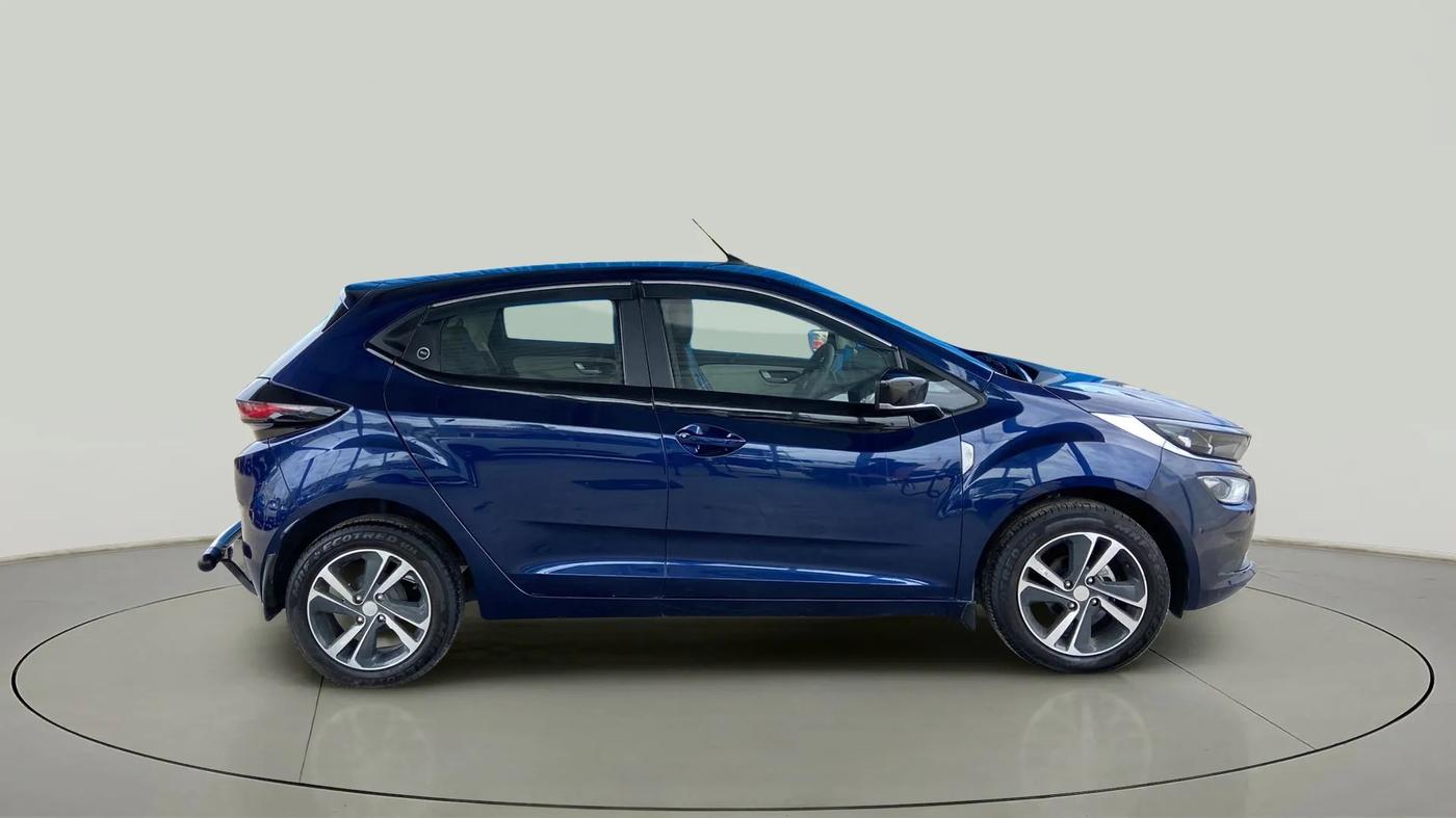 2024 Tata ALTROZ XZ PETROL, Petrol, Manual, 10,222 km, Right Side View
