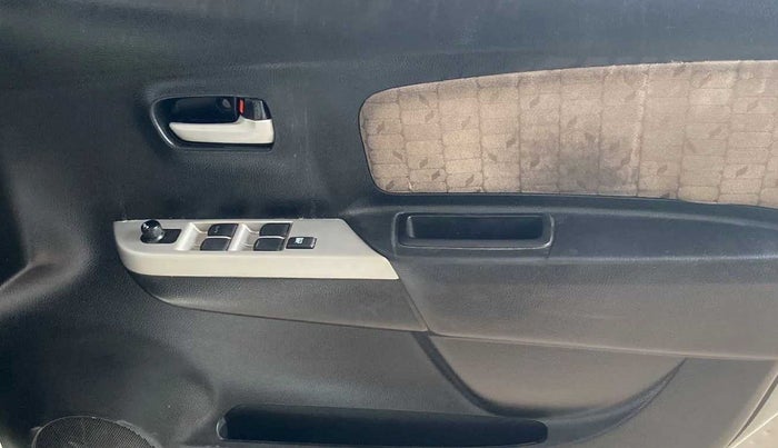 2014 Maruti Wagon R 1.0 VXI, Petrol, Manual, 1,10,723 km, Driver Side Door Panels Control