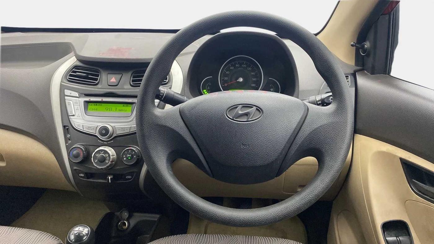 2013 Hyundai Eon MAGNA +, Petrol, Manual, 19,659 km, Steering Wheel Close Up