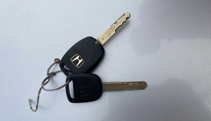 2017 Honda Amaze 1.2L I-VTEC S, Petrol, Manual, 23,105 km, Key Close Up