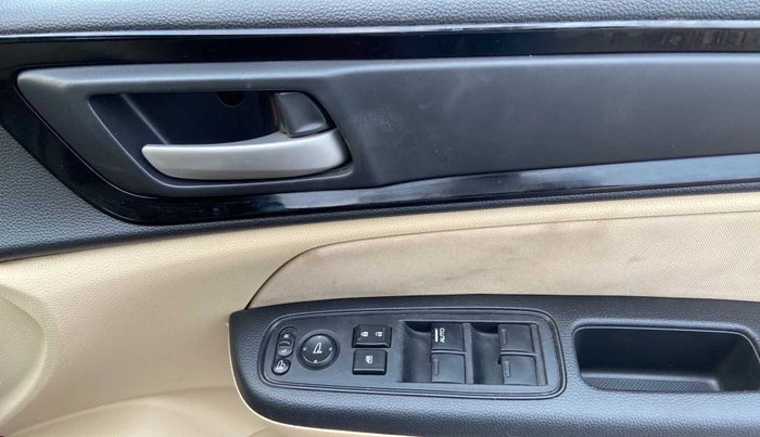 2018 Honda Amaze 1.2L I-VTEC S, CNG, Manual, 65,570 km, Driver Side Door Panels Control