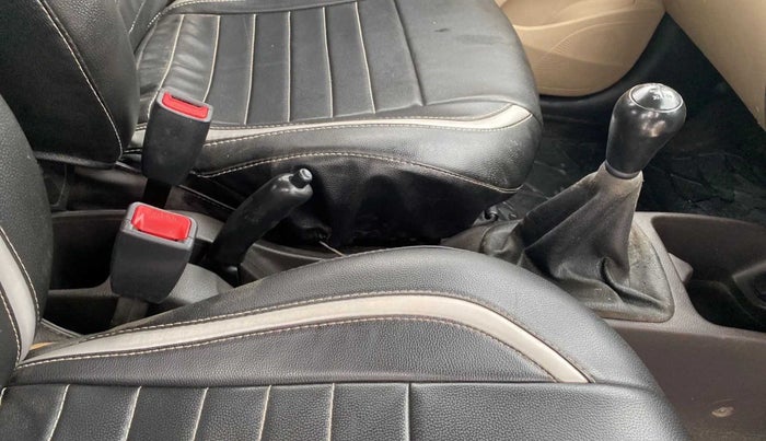 2016 Hyundai Eon SPORTZ, Petrol, Manual, 58,511 km, Gear Lever