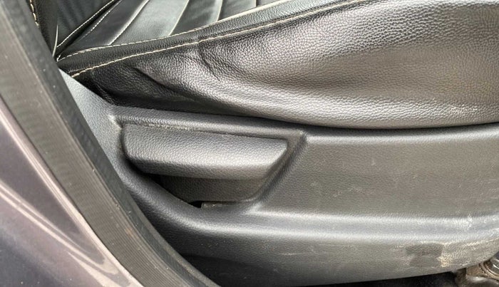 2016 Hyundai Eon SPORTZ, Petrol, Manual, 58,511 km, Driver Side Adjustment Panel