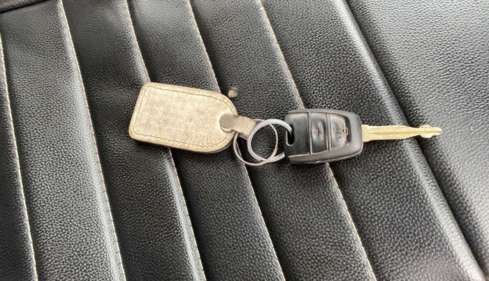 2016 Hyundai Eon SPORTZ, Petrol, Manual, 58,511 km, Key Close Up