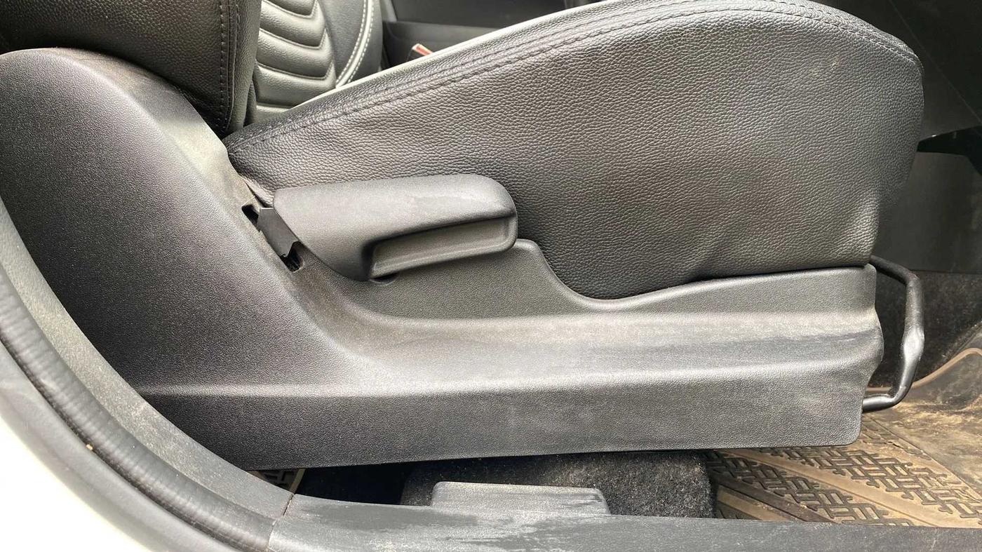 2020 Maruti Vitara Brezza VXI, Petrol, Manual, 32,994 km, Driver Side Adjustment Panel