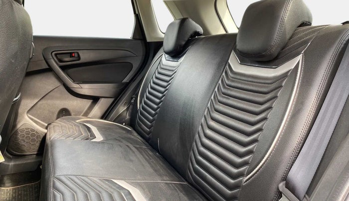 2020 Maruti Vitara Brezza VXI, Petrol, Manual, 32,994 km, Right Side Rear Door Cabin