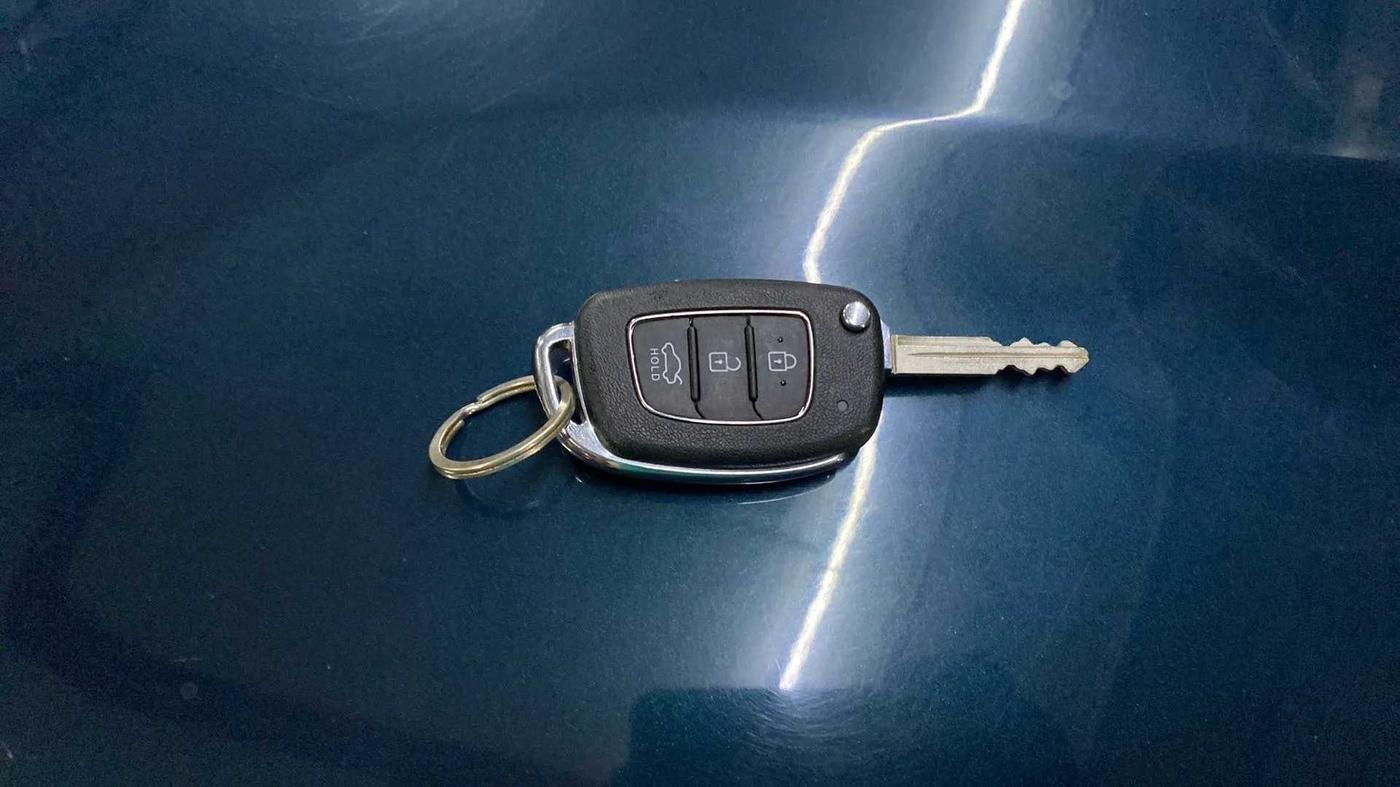 2022 Hyundai AURA S 1.2 CNG, CNG, Manual, 933 km, Key Close Up