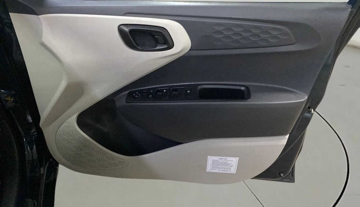 2022 Hyundai AURA S 1.2 CNG, CNG, Manual, 933 km, Driver Side Door Panels Control