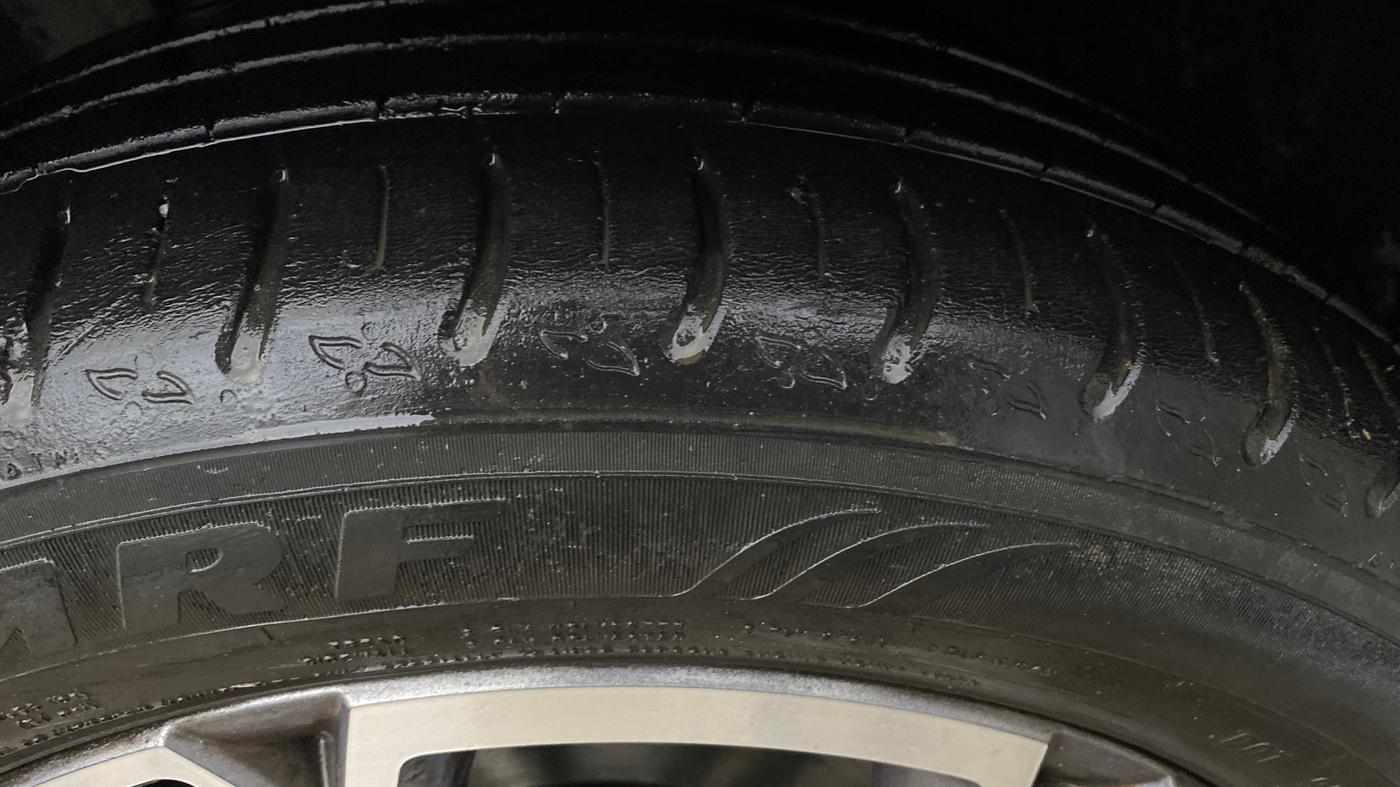 2022 Skoda KUSHAQ STYLE 1.0L TSI AT (6 AIRBAGS), Petrol, Automatic, 24,469 km, Left Front Tyre Tread