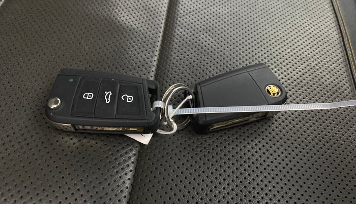 2022 Skoda KUSHAQ STYLE 1.0L TSI AT (6 AIRBAGS), Petrol, Automatic, 24,434 km, Key Close Up