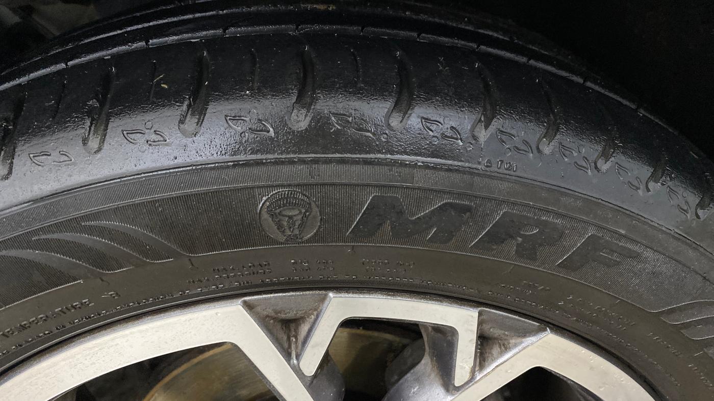 2022 Skoda KUSHAQ STYLE 1.0L TSI AT (6 AIRBAGS), Petrol, Automatic, 24,469 km, Right Front Tyre Tread