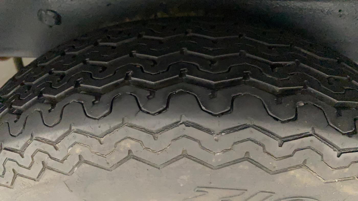 2017 Maruti OMNI E 8 STR, Petrol, Manual, 13,146 km, Left Rear Tyre Tread