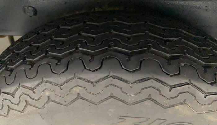 2017 Maruti OMNI E 8 STR, Petrol, Manual, 13,146 km, Left Rear Tyre Tread