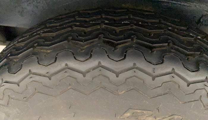 2017 Maruti OMNI E 8 STR, Petrol, Manual, 13,146 km, Right Front Tyre Tread