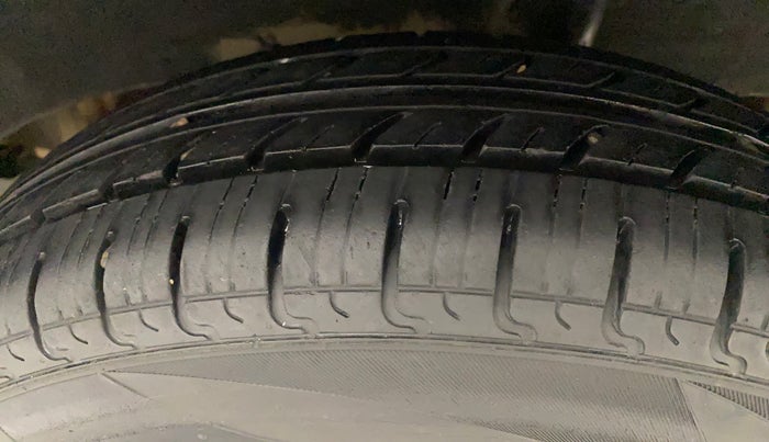 2016 Renault Kwid RXT 0.8, Petrol, Manual, 34,698 km, Left Rear Tyre Tread
