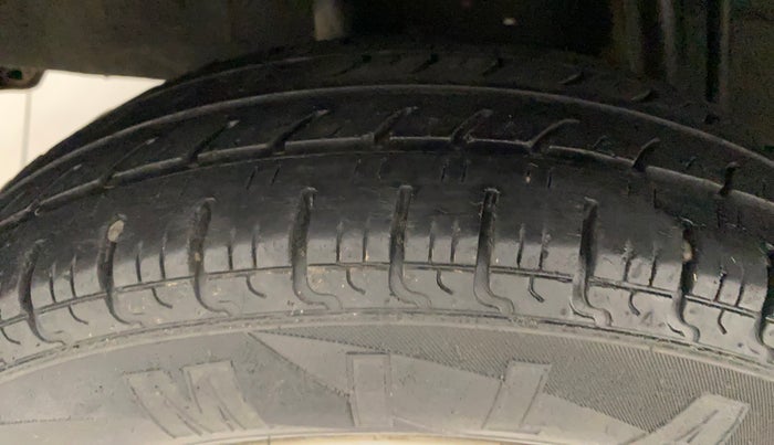 2016 Renault Kwid RXT 0.8, Petrol, Manual, 34,698 km, Right Rear Tyre Tread