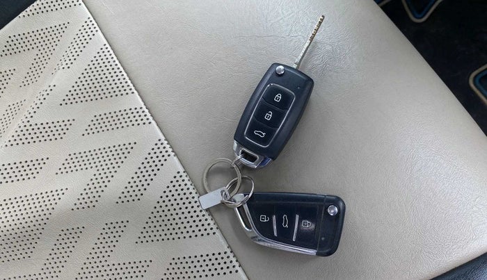 2019 Maruti New Wagon-R LXI CNG 1.0, CNG, Manual, 1,05,410 km, Key Close Up