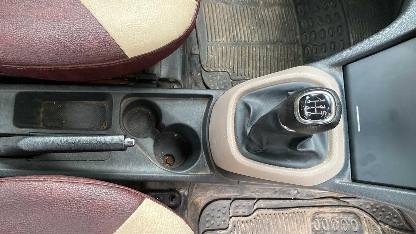 2016 Hyundai Xcent S 1.2, Petrol, Manual, 35,098 km, Gear Lever