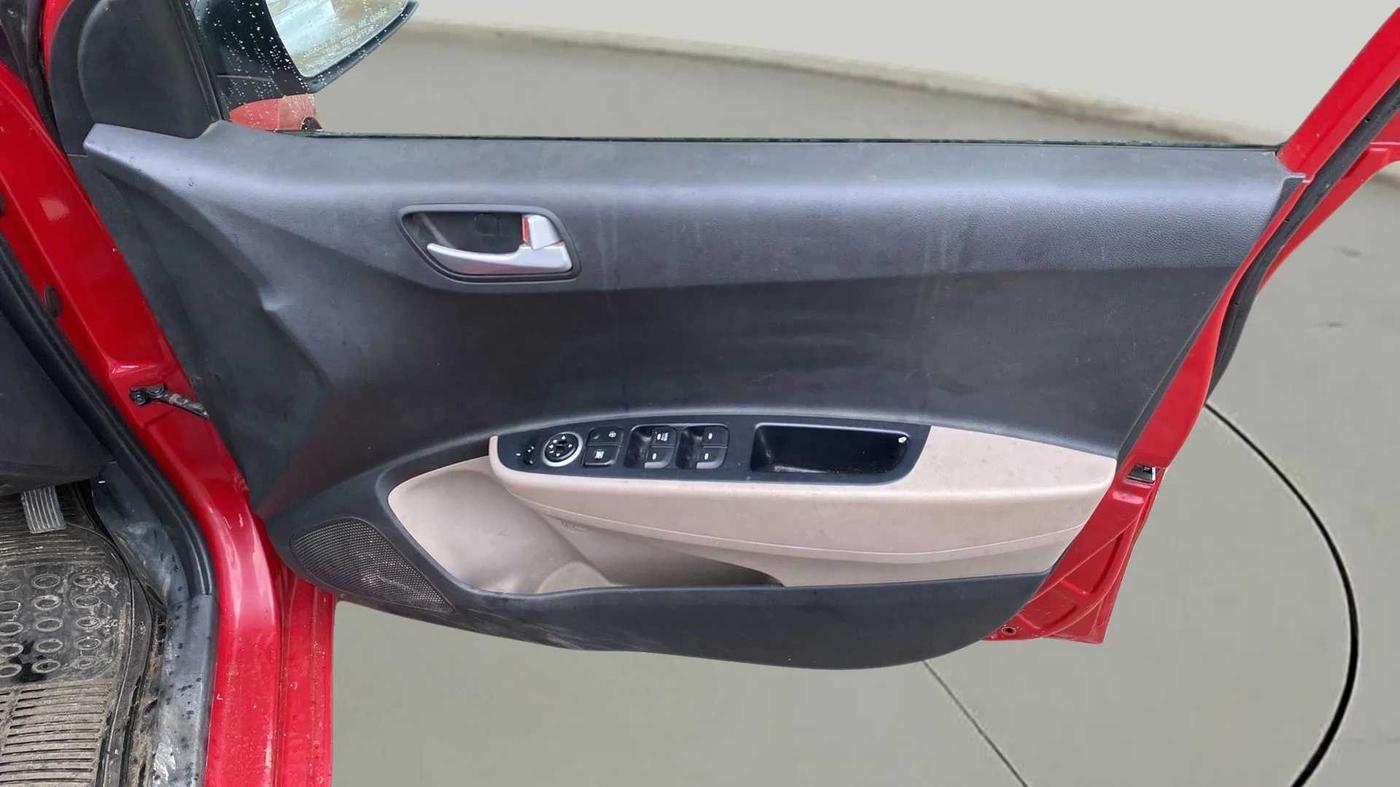 2016 Hyundai Xcent S 1.2, Petrol, Manual, 35,098 km, Driver Side Door Panels Control