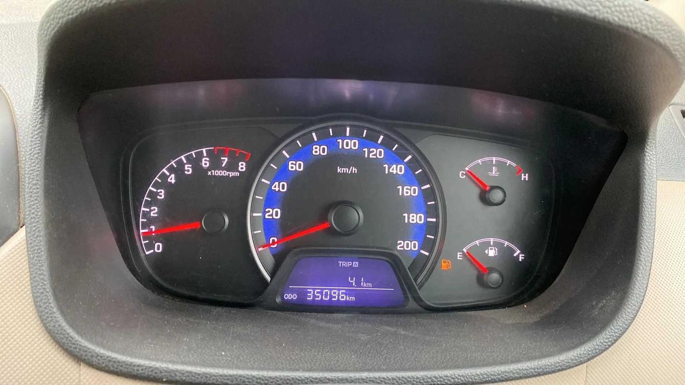 2016 Hyundai Xcent S 1.2, Petrol, Manual, 35,098 km, Odometer Image