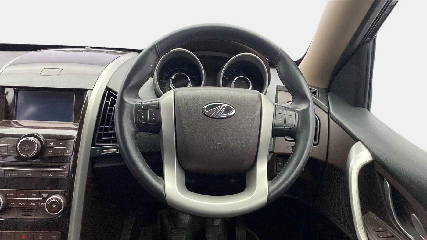 2015 Mahindra XUV500 W8, Diesel, Manual, 86,657 km, Steering Wheel Close Up