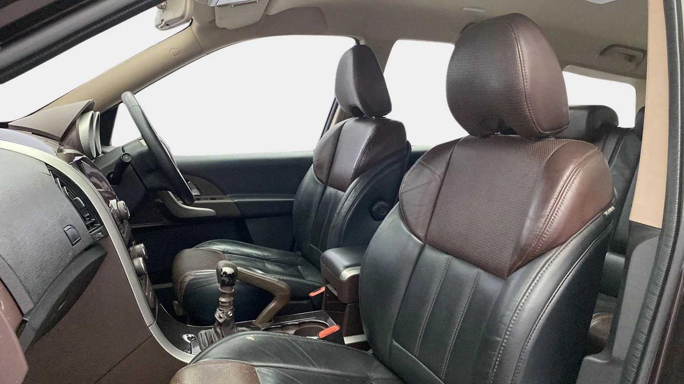 2015 Mahindra XUV500 W8, Diesel, Manual, 86,657 km, Right Side Front Door Cabin