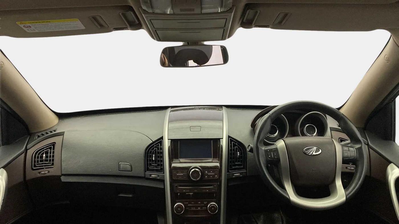 2015 Mahindra XUV500 W8, Diesel, Manual, 86,657 km, Dashboard