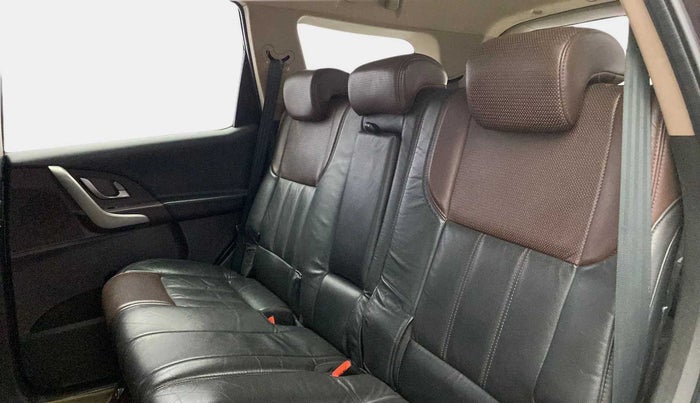 2015 Mahindra XUV500 W8, Diesel, Manual, 86,657 km, Right Side Rear Door Cabin