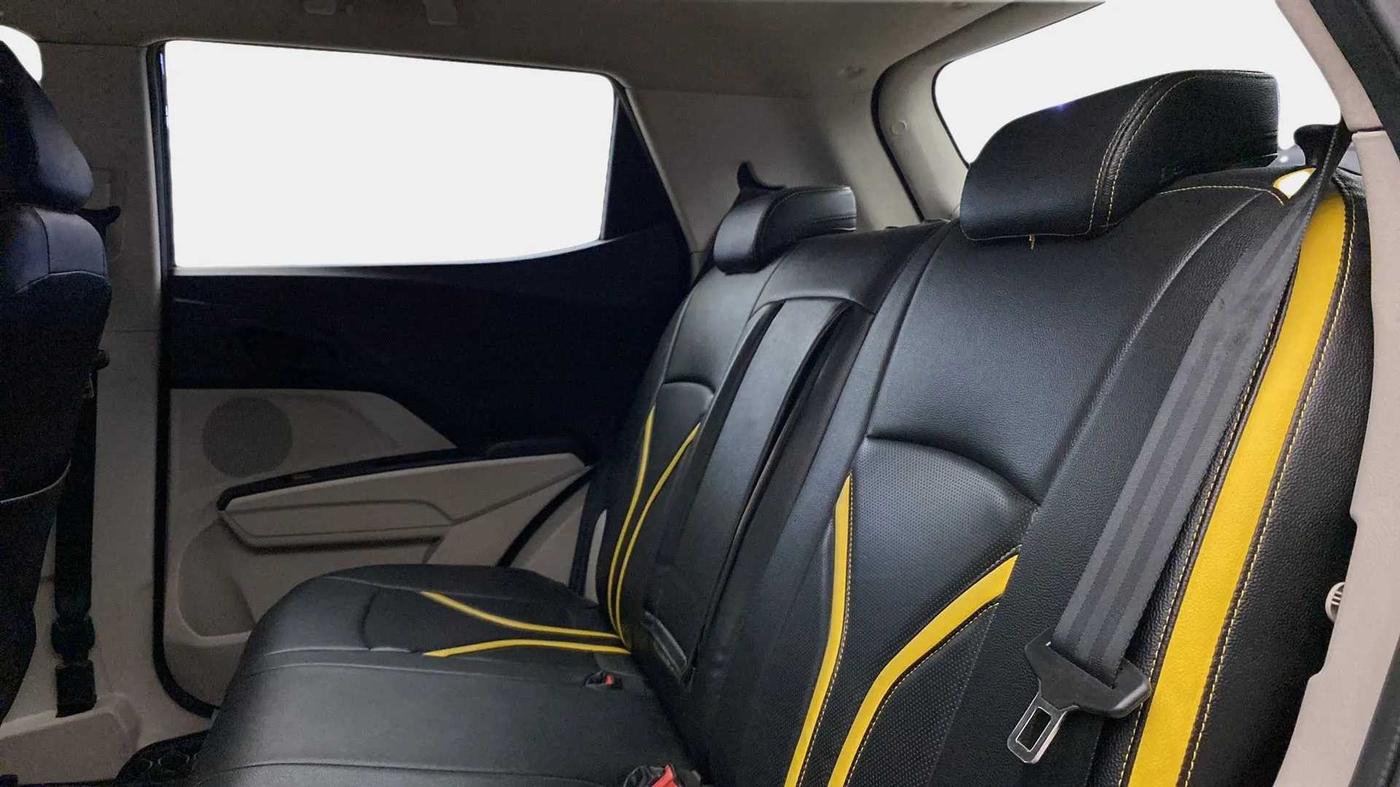 2020 Mahindra XUV300 W6 1.5 DIESEL, Diesel, Manual, 79,589 km, Right Side Rear Door Cabin