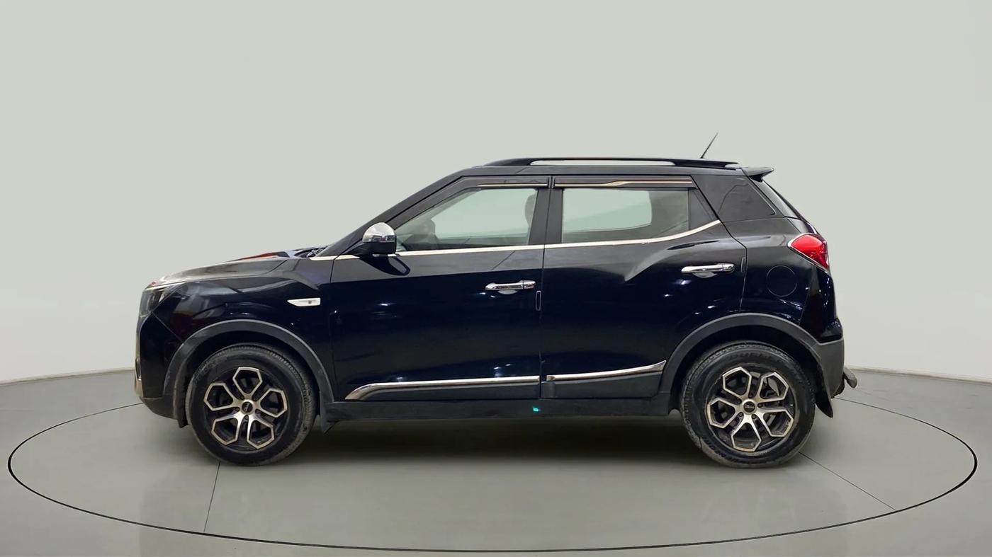 2020 Mahindra XUV300 W6 1.5 DIESEL, Diesel, Manual, 79,589 km, Left Side