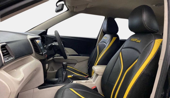 2020 Mahindra XUV300 W6 1.5 DIESEL, Diesel, Manual, 79,589 km, Right Side Front Door Cabin