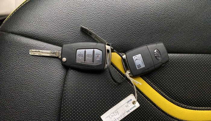 2020 Mahindra XUV300 W6 1.5 DIESEL, Diesel, Manual, 79,589 km, Key Close Up