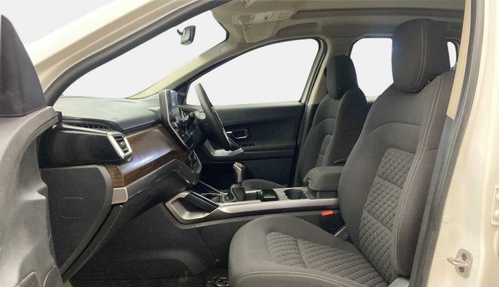 2022 Tata Harrier XT PLUS 2.0L KRYOTEC, Diesel, Manual, 65,216 km, Right Side Front Door Cabin