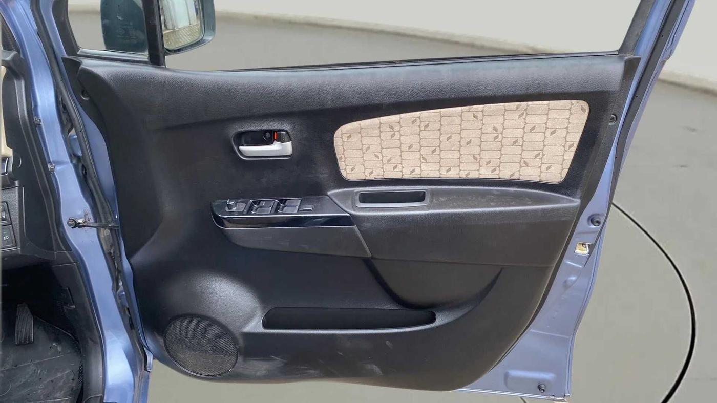 2017 Maruti Wagon R 1.0 VXI (O) AMT, CNG, Automatic, 79,023 km, Driver Side Door Panels Control