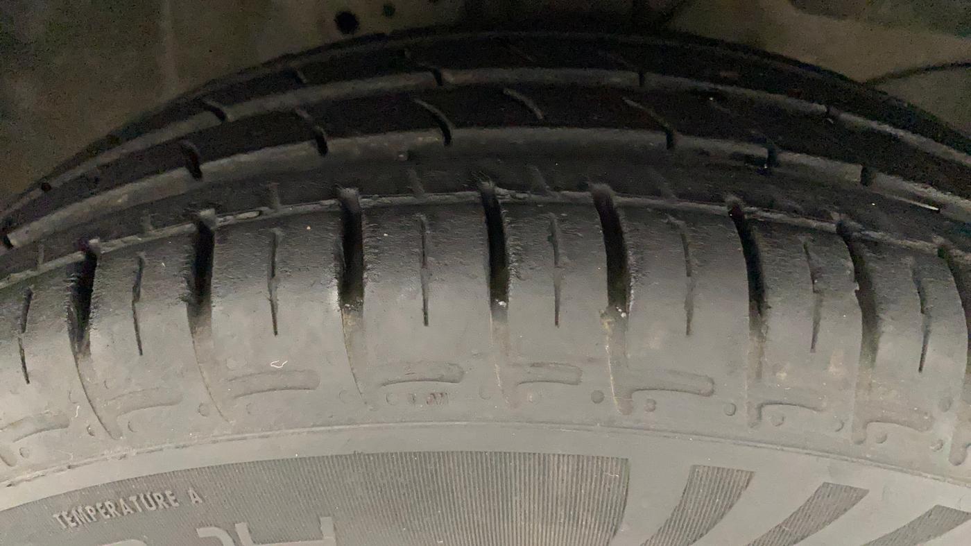 2013 Honda Brio S MT, Petrol, Manual, 37,641 km, Right Front Tyre Tread