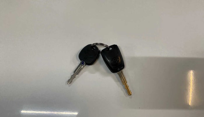 2020 Hyundai NEW SANTRO SPORTZ MT, Petrol, Manual, 27,840 km, Key Close Up