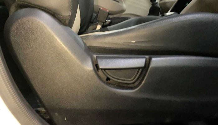 2020 Hyundai NEW SANTRO SPORTZ MT, Petrol, Manual, 27,840 km, Driver Side Adjustment Panel