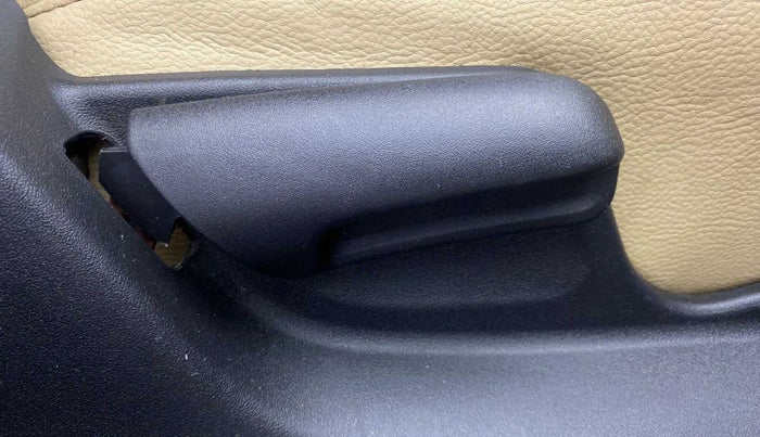 2015 Maruti Swift VXI, Petrol, Manual, 33,371 km, Driver Side Adjustment Panel