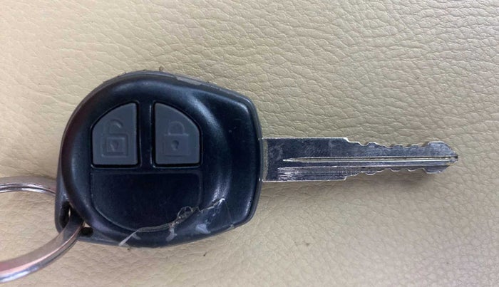 2015 Maruti Swift VXI, Petrol, Manual, 33,371 km, Key Close Up