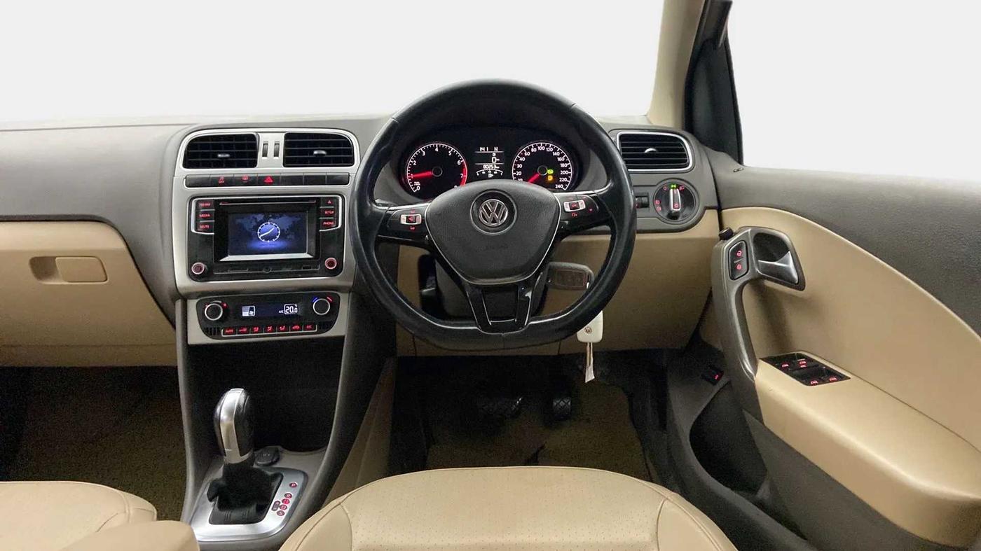 2016 Volkswagen Vento HIGHLINE PETROL AT, Petrol, Automatic, 80,307 km, Steering Wheel Close Up
